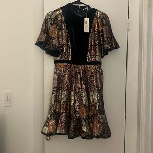 NWT rebecca taylor crushed velvet short sleeve flounce dress with flutter hem